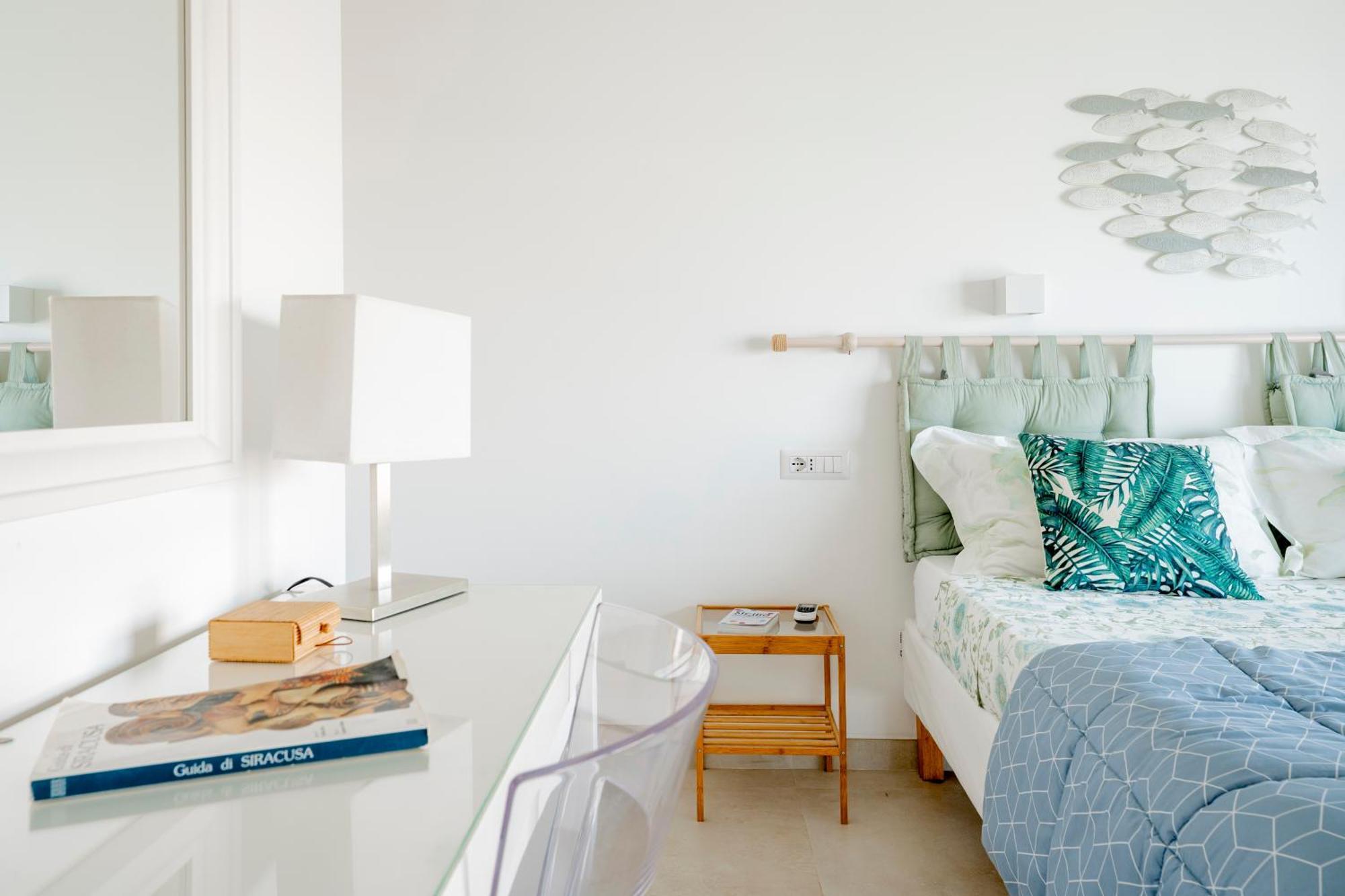 Eos Sea View Apartments Siraküza Dış mekan fotoğraf
